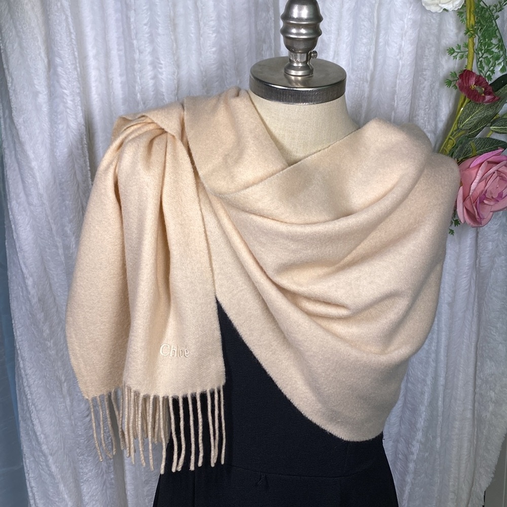 CHLOE FOULARDS RECTANGULAR STOLE BEIGE FRINGED VGUC